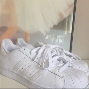 Adidas superstars all white size 7